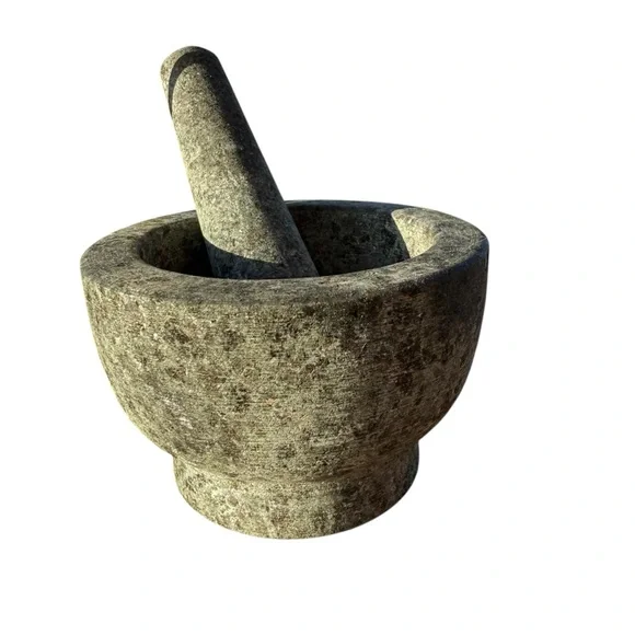 GRANITE MORTAR AND PESTLE SET – HAND-CARVED STONE GRINDER - Picture 4 of 8